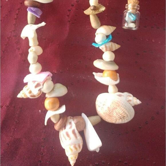 Handmade Seashell necklace - Picture 1 of 9